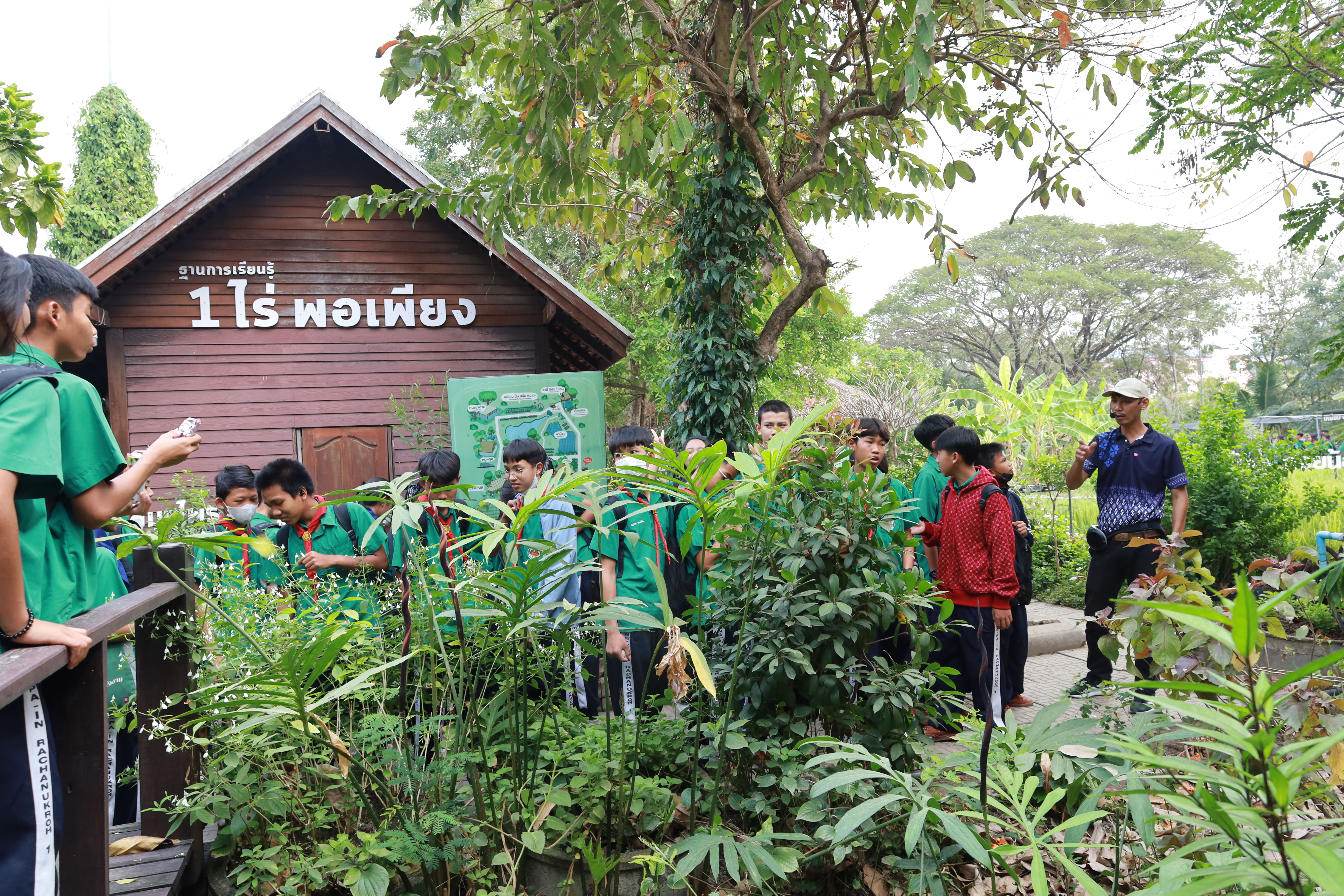 ข่าว กิจกรรมเข้าค่ายลูกเสือ เนตรนารี และ ยุวกาชาด ม.1