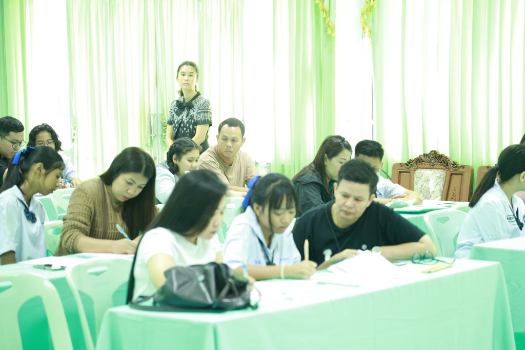 ข่าว มอบตัวนักเรียนโครงการห้องเรียนพิเศษวิทย์-คณิต ม.1