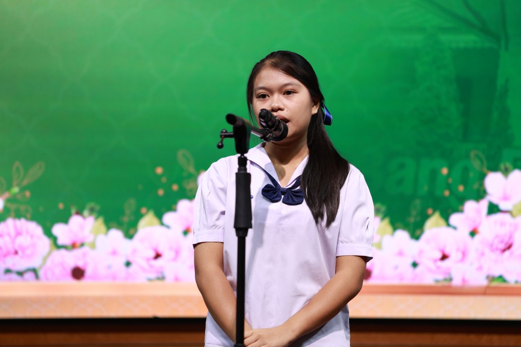 ข่าว พิธีมอบประกาศนียบัตรให้แก่นักเรียนชั้นมัธยมศึกษาปีที่ ๓ และ ๖